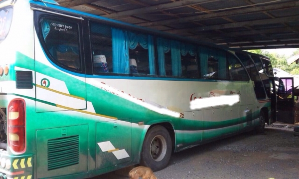 ขายด่วน รถบัสปรับอากาศ 42 ที่นั่ง 6 ล้อ เครื่องยนต์ MITSUBISHI 6M70 - 380 HP วางหลัง ภายในตกแต่งสวยหรู เครื่องเสียงคาราโอเกะครบครัน ช่วงล่างนิ่มนวลนั่งสบาย ยางสภาพดี 70\% พร้อมใช้งาน เอกสารทะเบียนครบพร้อม ราคาต่อรองได้ครับ