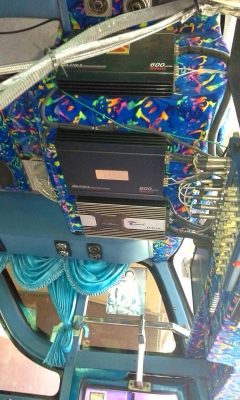 ขายด่วน รถบัสปรับอากาศ 42 ที่นั่ง 6 ล้อ เครื่องยนต์ MITSUBISHI 6M70 - 380 HP วางหลัง ภายในตกแต่งสวยหรู เครื่องเสียงคาราโอเกะครบครัน ช่วงล่างนิ่มนวลนั่งสบาย ยางสภาพดี 70\% พร้อมใช้งาน เอกสารทะเบียนครบพร้อม ราคาต่อรองได้ครับ