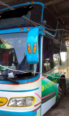 ขายด่วน รถบัสปรับอากาศ 42 ที่นั่ง 6 ล้อ เครื่องยนต์ MITSUBISHI 6M70 - 380 HP วางหลัง ภายในตกแต่งสวยหรู เครื่องเสียงคาราโอเกะครบครัน ช่วงล่างนิ่มนวลนั่งสบาย ยางสภาพดี 70\% พร้อมใช้งาน เอกสารทะเบียนครบพร้อม ราคาต่อรองได้ครับ