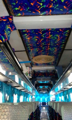 ขายด่วน รถบัสปรับอากาศ 42 ที่นั่ง 6 ล้อ เครื่องยนต์ MITSUBISHI 6M70 - 380 HP วางหลัง ภายในตกแต่งสวยหรู เครื่องเสียงคาราโอเกะครบครัน ช่วงล่างนิ่มนวลนั่งสบาย ยางสภาพดี 70\% พร้อมใช้งาน เอกสารทะเบียนครบพร้อม ราคาต่อรองได้ครับ