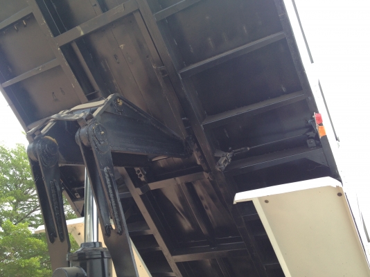 สวยและแข็งสำหรับหรับคันนี้ ขาย NISSAN UD เครื่อง PE6 260 แรง สำหรับวิ่งงานดินงานหิน รถพร้อมใช้งาน สภาพใหม่ทั้งคัน กระบะเสริมเหล็ก ยาว 6 เมตร สูง 1.5 เมตร กว้าง 2.50 เมตร พร้อมเล่มทะเบียน มีงานอยู่รีบเลย