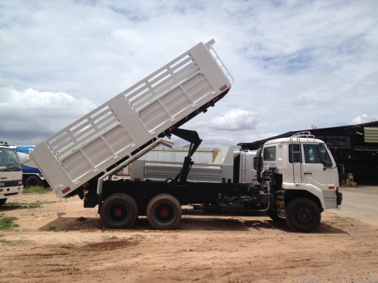 สวยและแข็งสำหรับหรับคันนี้ ขาย NISSAN UD เครื่อง PE6 260 แรง สำหรับวิ่งงานดินงานหิน รถพร้อมใช้งาน สภาพใหม่ทั้งคัน กระบะเสริมเหล็ก ยาว 6 เมตร สูง 1.5 เมตร กว้าง 2.50 เมตร พร้อมเล่มทะเบียน มีงานอยู่รีบเลย