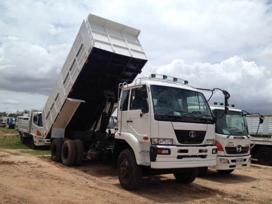 สวยและแข็งสำหรับหรับคันนี้ ขาย NISSAN UD เครื่อง PE6 260 แรง สำหรับวิ่งงานดินงานหิน รถพร้อมใช้งาน สภาพใหม่ทั้งคัน กระบะเสริมเหล็ก ยาว 6 เมตร สูง 1.5 เมตร กว้าง 2.50 เมตร พร้อมเล่มทะเบียน มีงานอยู่รีบเลย