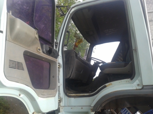 ขายรถ6 ล้อ ติดเครน3ตัน FF3D 195แรง  คัสชีส์ดี เครื่องดี กระบะยาว5.50เมตรครับ