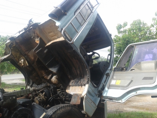 ขายรถ6 ล้อ ติดเครน3ตัน FF3D 195แรง  คัสชีส์ดี เครื่องดี กระบะยาว5.50เมตรครับ