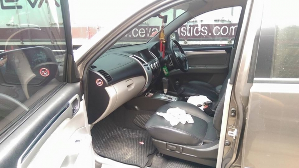 ปาเจโร่ ปี 2012 ตัวท๊อปสุด เดิมสนิทไม่เคยเครมสี วิ่ง 40,000 โล รถใช้เองครับ ปาเจโร่ ปี 2012 ตัวท๊อปสุด เดิมสนิทไม่เคยเครมสี วิ่ง 40,000 โล รถใช้เองครับ