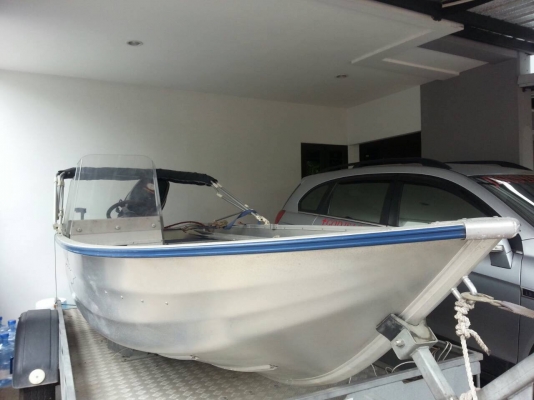 ขายเรือตกปลา พร้อมรถลาก 199,999฿