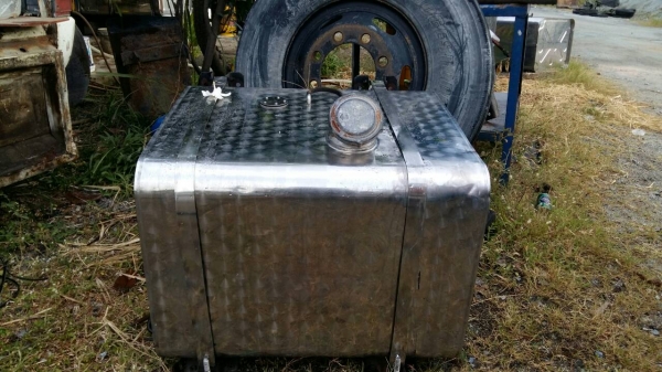 ถังน้ำมัน  220 ลิตรครับ