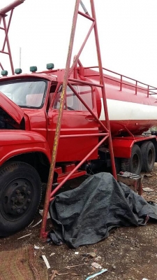 รถสิบล้อ อิซูสุ 1 เพลา เครื่อง 165 แรง ทำสีใหม่ พร้อมติดถัง 12000 ลิตร มีเล่มทะเบียน พร้อมใช้งาน