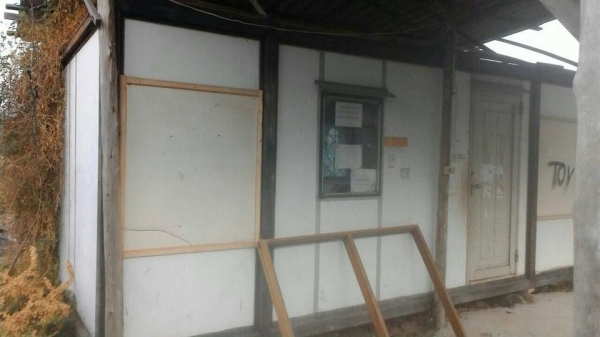 ตู้ออฟฟิต ขนาด 3*6 M. พร้อมแอร์ ในรูปยังไม่ทำสี แต่เราจะทำสีให้ พร้อมใช้งานได้เลยครับ