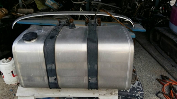 ถังมิเนียม  300 ลิตร ของ วอลโว่ ครับ