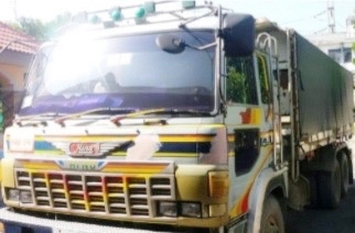 HINO FR 320 HP PO9 รถพ่วงแม่+ลูก แม่กระจังหน้ายักษ์ กระบะดั๊มพ์คอกมิเนียม 12 ตันสภาพดีพร้อมบรรทุกหนักได้เลย ลูกพ่วง 2 คานดั๊มพ์กระบะดั๊มพ์เหล็กของอู่สหกิจ ความยาว 6 เมตรพร้อมใช้งาน เครื่องยนต์แรงดีแน่นดีมากครับ ภายในเก๋งคอนโซลสวยครบ แอร์ พวงมาลัยเพาเวอร์