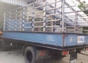 ISUZU NPR 115 HP 4BD1 ปี 35 รถบรรทุกหกล้อ กระบะคอกเหล็กความยาว 4.30 เมตรสภาพดีพร้อมบรรทุกพร้อมใช้งานได้เลย เครื่องยนต์แรงดีแห้งดีเดิมๆไม่มีเยิ้ม ภายในเก๋งคอนโซลสวยครบ พวงมาลัยธรรมดา ช่วงล่างแน่นดีคัชซีสวยตลอดเส้นไม่มีแตกบวม ยาง 7.50 ขอบ 16 สภาพดีประมาณ 60