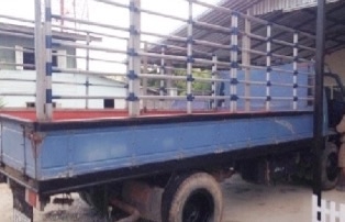 ISUZU NPR 115 HP 4BD1 ปี 35 รถบรรทุกหกล้อ กระบะคอกเหล็กความยาว 4.30 เมตรสภาพดีพร้อมบรรทุกพร้อมใช้งานได้เลย เครื่องยนต์แรงดีแห้งดีเดิมๆไม่มีเยิ้ม ภายในเก๋งคอนโซลสวยครบ พวงมาลัยธรรมดา ช่วงล่างแน่นดีคัชซีสวยตลอดเส้นไม่มีแตกบวม ยาง 7.50 ขอบ 16 สภาพดีประมาณ 60