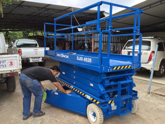 ขายด่วนรถกระเช้า ( X-LIFT ) ยี่ห้อ SKY JACK ของประเทศแคนดา ยกสูง 8 เมตร