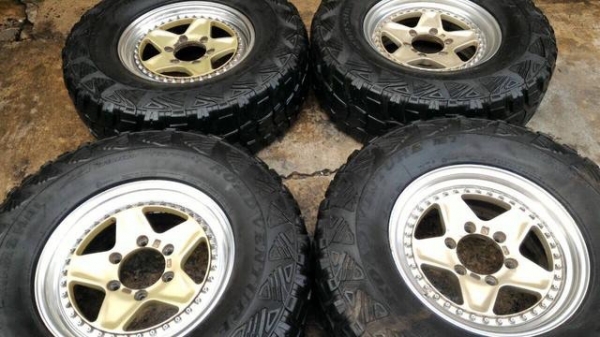 ขายล้อแท้ 2 ชิ้น แนวครอสคันทรี่ พร้อมยาง MUD ขายล้อแท้ 2 ชิ้น แนวครอสคันทรี่ พร้อมยาง MUD