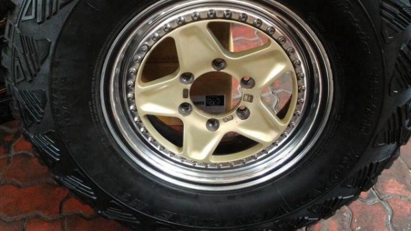 ขายล้อแท้  2 ชิ้น  แนวครอสคันทรี่  พร้อมยาง  MUD