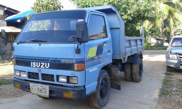 ขาย ISUZU NKR 100 พร้อมใช้งานคับ