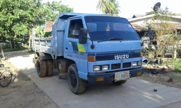 ขาย ISUZU NKR 100 พร้อมใช้งานคับ