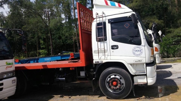 10 ล้อเพลาเดียว 230 แรง พื้นเรียบ ISUZU แม็คโหลดปี 2552