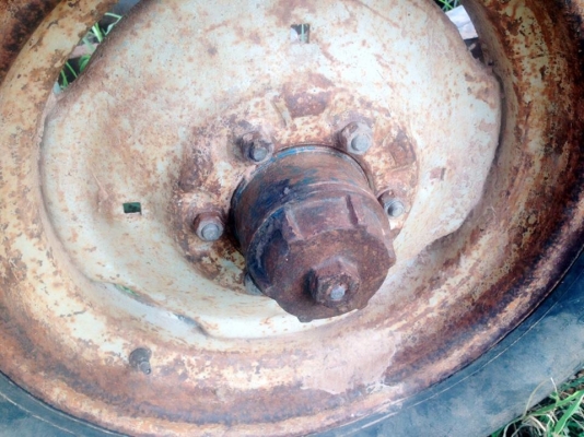 **285,000 บ.ต่อรอง// รถไถ1เพลา FORD 6610 เสื้อลาย **ขาย FORD 6610 เสื้อลาย รถไถ1เพลา ราคาเบาๆ TRACTOR FORD 6610 เสื้อลาย ไอดีกลม เพลาเดียว เครื่องเดิม แน่นดี ปั้มดี แรงดี สตาร์ทติดง่าย เกียร์ดี ไม่หลุด ช่วงล่างดี ยังแน่น ท้ายดี ยังคล่องตัวดี ครับ ระบบไฮดร