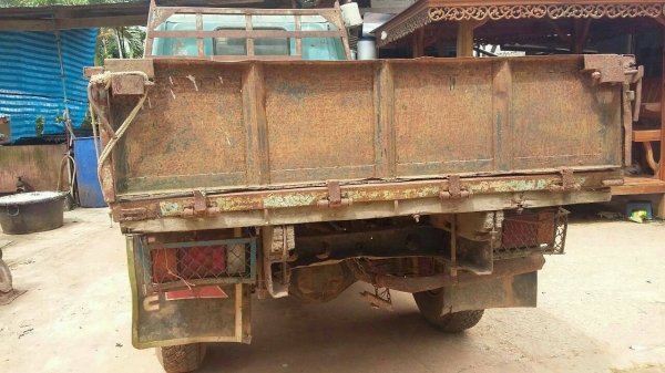 ขายรถบรรทุก 4 ล้อใหญ่ ISUZU 88 แรงม้ารถห้างแท้ เกียร์สั้น ปี 2533 ราคา 100000