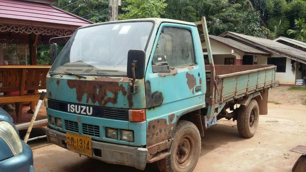 ขายรถบรรทุก 4 ล้อใหญ่ ISUZU 88 แรงม้ารถห้างแท้ เกียร์สั้น ปี 2533 ราคา 100000