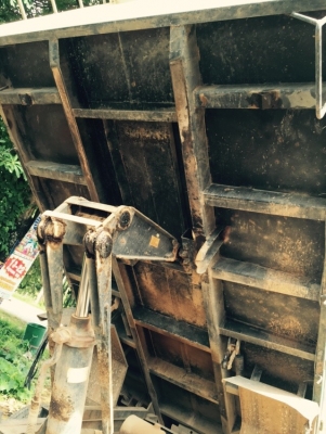 รถอีซุซุ 6 ล้อดั้ม NQR 150 แรงม้า  ปี 50.    สนใจติดต่อ  081 - 6079515