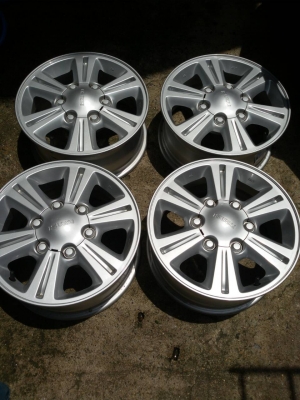 ล้อ isuzu ขอบ 15 6รู ถอดป้ายแดงชุดล่ะ 7,800