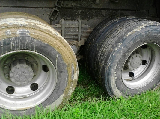 รถฮีโน่  10  ล้อดั้ม  380  แรงม้า.  ปี 56  ( ขายแม่ , ลูก )  ,  (  * รถวิ่ง 200,000 กม. )      สนใจติดต่อ  081 - 6079515