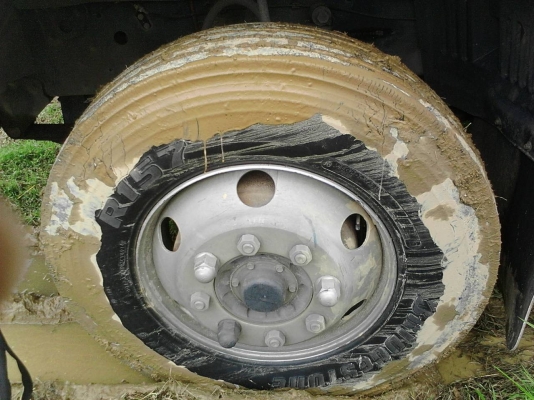 รถฮีโน่  10  ล้อดั้ม  380  แรงม้า.  ปี 56  ( ขายแม่ , ลูก )  ,  (  * รถวิ่ง 200,000 กม. )      สนใจติดต่อ  081 - 6079515