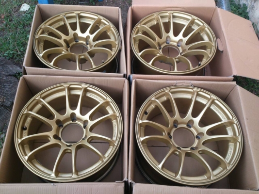 ขายแม็ก 6รูขอบ17 หน้า8 หลัง9 สีเดิม จำนวน 4 วง