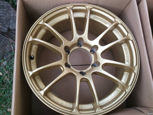 ขายแม็ก 6รูขอบ17 หน้า8 หลัง9 สีเดิม จำนวน 4 วง