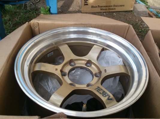 ขายแม็ก 6รูขอบ17 หน้า8.5 หลัง9.5 สีเดิม จำนวน 4 วง