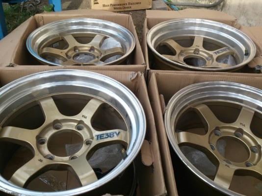 ขายแม็ก 6รูขอบ17 หน้า8.5 หลัง9.5 สีเดิม จำนวน 4 วง