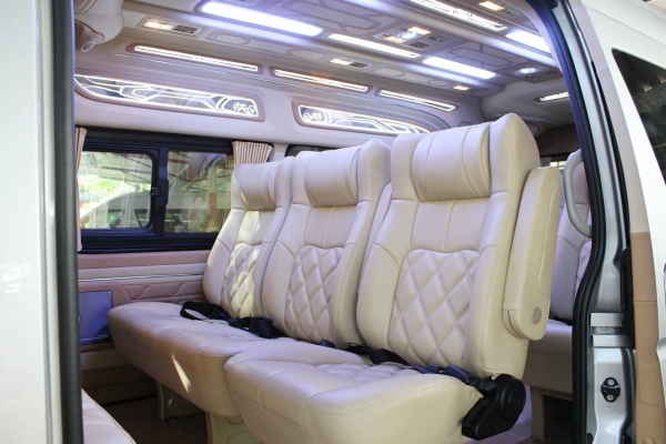 TOYOTA COMMUTER 2.5 D4D Y2013 หลังคาสูง