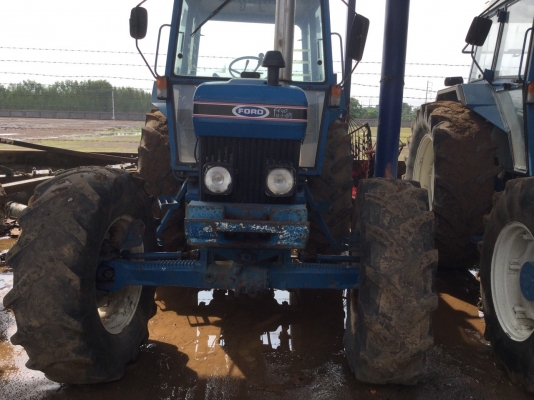 ขายรถไถฟอร์ดรุ่น6610นำเข้า