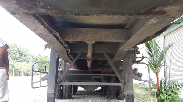 ขายด่วนครับ หางลากน้ำมัน บรรจุ 32000 ลิตร ยาว 9 เมตร 3 เพลายัด ลงเล่มแล้วครับ