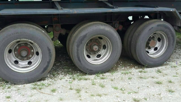 ขายด่วนครับ หางลากน้ำมัน บรรจุ 32000 ลิตร ยาว 9 เมตร 3 เพลายัด ลงเล่มแล้วครับ