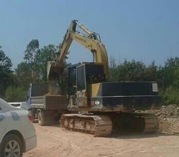 ขายรถแบคโฮ KOMATSU PC100-3 มีแอร์ เอกสารอินวอย ราคา 400000