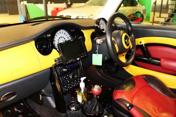 ขาย MINI Cooper S R53 ตัวรถปี 2004 จดปี 2011 เกียร์ธรรมดา หายากตัวแรง ภายในสีดำแดง เครื่องเสียงชุดใหญ่เต็มหลัง ล้อแต่ง mini 17 หลังคาลายธงชาติ สคู๊ปหน้าเคฟล่า รถเซอร์วิทย์ที่ A Motorsport. ตลอดมีใบเสร็จอยู่หมด ราคาถูกเหลือเชื่อขายเพียง 699,000 บาท จัดไฟแน ขาย MINI Cooper S R53 ตัวรถปี 2004 จดปี 2011 เกียร์ธรรมดา หายากตัวแรง ภายในสีดำแดง เครื่องเสียงชุดใหญ่เต็มหลัง ล้อแต่ง mini 17 หลังคาลายธงชาติ สคู๊ปหน้าเคฟล่า รถเซอร์วิทย์ที่ A Motorsport. ตลอดมีใบเสร็จอยู่หมด ราคาถูกเหลือเชื่อขายเพียง 699,000 บาท จัดไฟแน