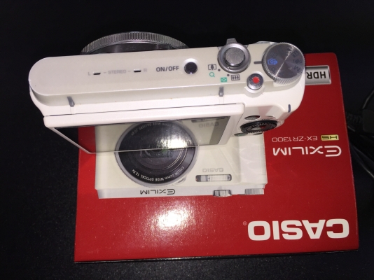 ขายกล้องฟรุ้งฟริ้งดิจิตอลยี่ห้อCASIOรุ่นEX-ZR1300สภาพสวยยกกล่องครับ ขายกล้องฟรุ้งฟริ้งดิจิตอลยี่ห้อCASIOรุ่นEX-ZR1300สภาพสวยยกกล่องครับ