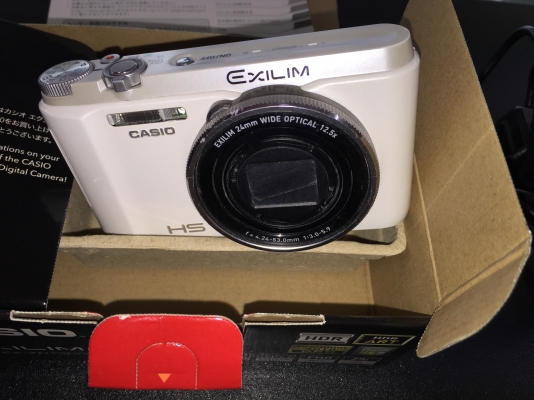 ขายกล้องฟรุ้งฟริ้งดิจิตอลยี่ห้อCASIOรุ่นEX-ZR1300สภาพสวยยกกล่องครับ ขายกล้องฟรุ้งฟริ้งดิจิตอลยี่ห้อCASIOรุ่นEX-ZR1300สภาพสวยยกกล่องครับ
