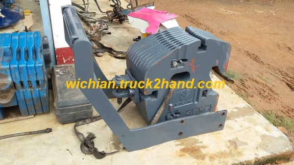 ขายเวทถ่วงหน้ารถไถฟอร์ด ตรงรุ่น 40NH / TS / TM ทั้งชุด10แผ่นพร้อมหูลาก และ การ์ดกันชน มีน็อตล็อกและจับยึดให้ครบเลย