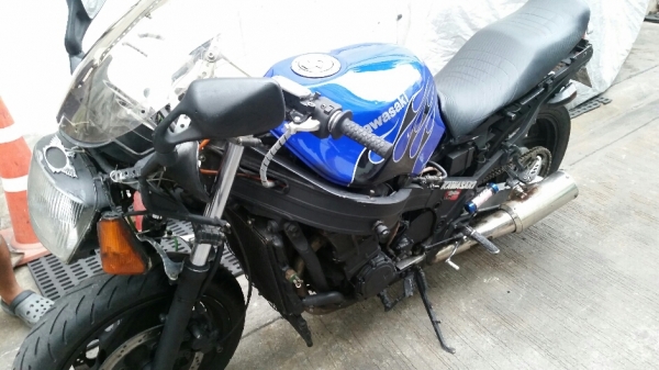 Kawasaki 1000cc ทะเบียนแท้ไม่ขาด พร้อมโอน เครื่องดี เปลือกครบ ขาย 59,000 บาท