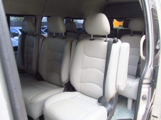 COMMUTER ปี2012 D4D เบาะหรูนั่งสบาย ใช้งานมาน้อย โทร 086-038-9416