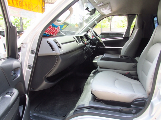 COMMUTER ปี2012 D4D เบาะหรูนั่งสบาย ใช้งานมาน้อย โทร 086-038-9416