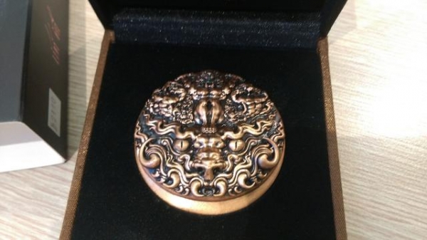 เหรียญสุริยะภูมิจักรวาล อ.ถวัลย์ ดัชนี