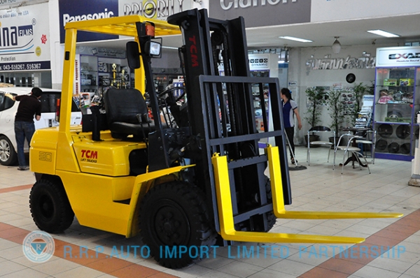 ขายรถโฟล์คลิฟท์มือสอง TCM รุ่น FD30N8  ราคา 325,000 บาท นำเข้าจากประเทศญี่ปุ่น 100\% ไม่เคยใช้งานในประเทศไทย
