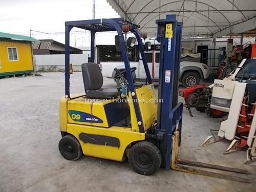 ขาย รถยก ยี่ห้อ : KOMATSU  ยกน้ำหนักได้900kg. ใช้เครื่องยนต์เบนซิน4สูบแบบ4ล้อ รุ่นใหม่  Line ID: nihonmono  หรือเพิ่มเติมไดที่ www.nihonmono.com